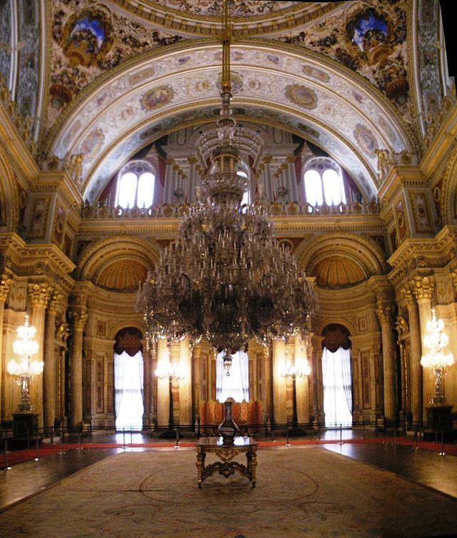 Chandelier Wikipedia The Free Encyclopedia Dolmabahçe Palace Istanbul Istanbul Tours
