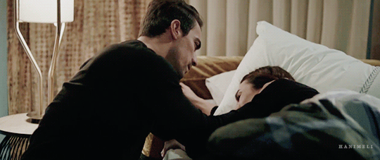 Bordo Bereli cesur bir askerin ve başarılı bir doktorun hikayesi... … #genelkurgu # Genel Kurgu # amreading # books # wattpad Aesthetic Gif, Character Aesthetic, Grunge Aesthetic, Romantic Kiss Gif, Kiss And Romance, Daniel Gillies, The Southern Vampire Mysteries, Father Daughter Photography, House Of Anubis