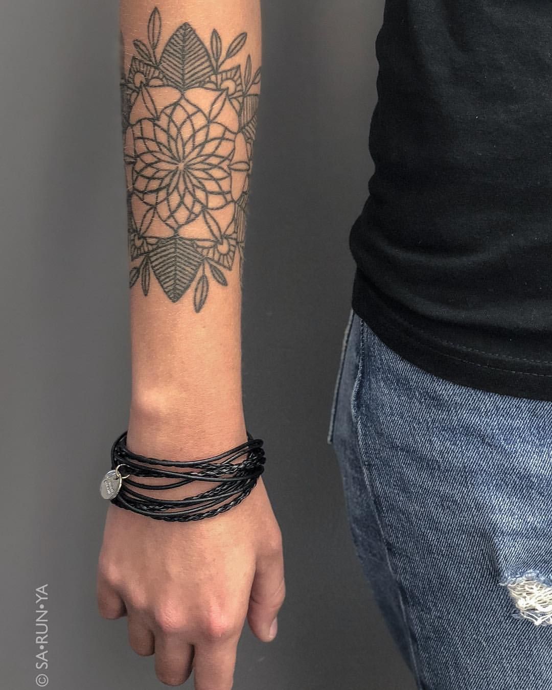 Delia Minerva Weber Auf Instagram Healed About A Year Old Thanks Anja Done 2ndskintattoo Dm Or Email The Shop For Ap Fine Line Tattoos Instagram Minerva