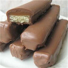 homemade twix. Bars Recipes, Dessert Recipes, Recipes Dinner, Candy Recipes, Healthy Recipes, Yummy Treats, Sweet Treats, Do It Yourself Food, Gastronomia