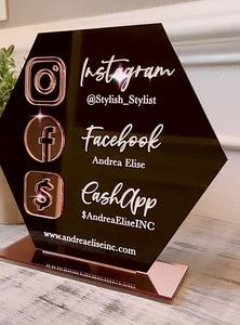 Nail Salon Decor, Hair Salon Ideas Decor, Selfie Wall Ideas Salon, Hair Studio Decor, Salon Booth Decor, Beauty Bar Salon Ideas, Cute Salon Ideas, Nail Studio Ideas Home, Brow Studio Ideas