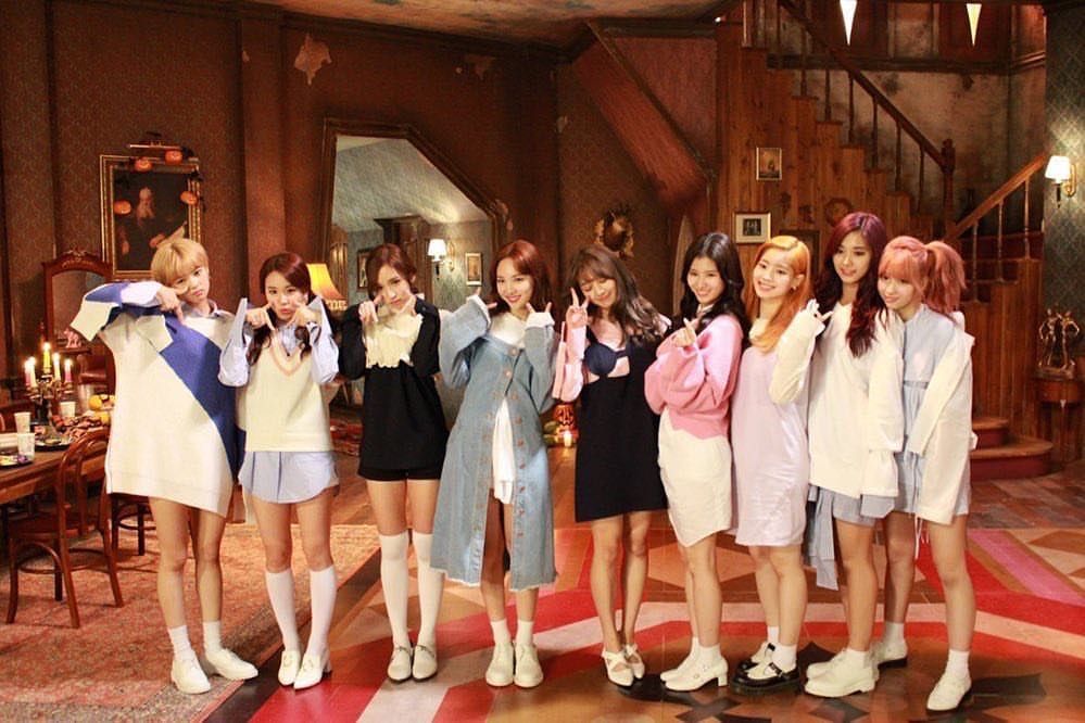 Nayeon, Momo, Kpop Girl Groups, Korean Girl Groups, Kpop Girls, Extended Play, K Pop, Tt Twice, Twice Songs