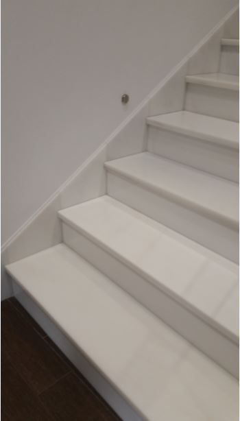 Hoy Os Traemos Una Escalera De Marmol Terracota Alineada Que Nuestros Trabajadores Realizaron En El Ano 2017 Escalera Escaleras De Marmol Piso Marmol Escalera Escaleras De Marmol Modernas