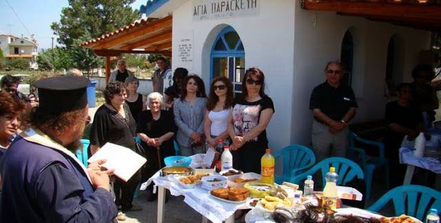 e-Pontos.gr: Αναβιώνει το Ποντιακό ταφικό έθιμο στο Θρυλόριο Academic Dress, Fashion, Stitches, Moda, Fashion Styles, Fashion Illustrations