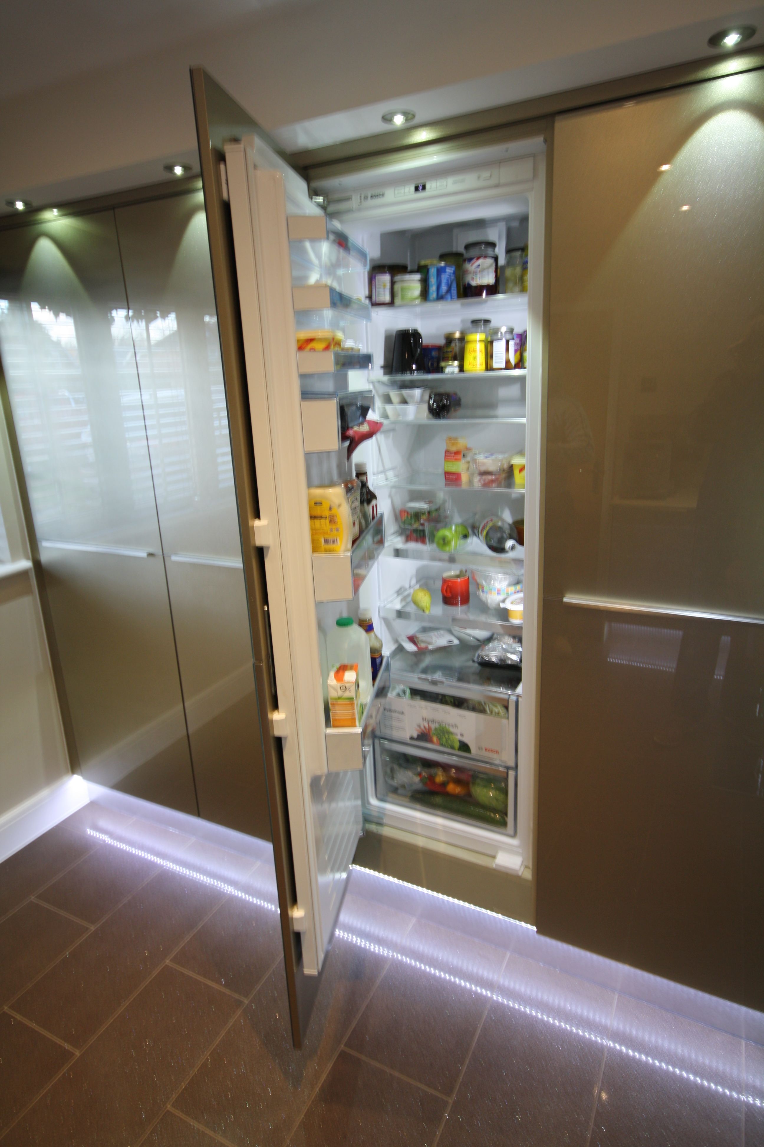 This Kitchen Has An Integrated Fridge And Freezer This Kitchen Has An Integrated Fridge And Freezer