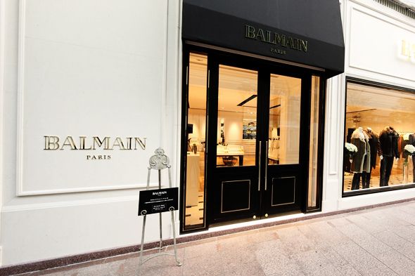 Fatal stereoanlæg Marco Polo Balmain store in Ginza, Japan _ | Restaurant interior design, Shop window  design, Shop facade