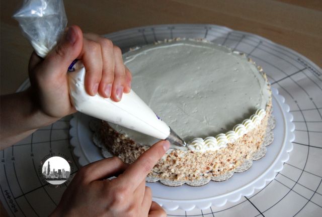 Tutorial di base come decorare una torta con panna o