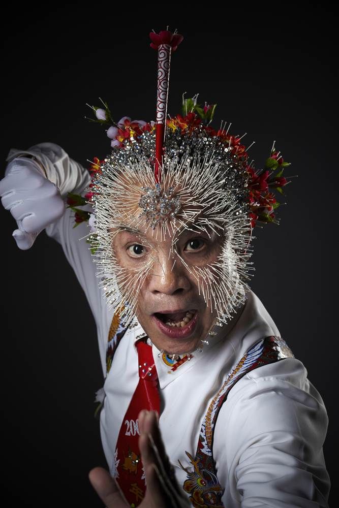 Guinness World Records 2012 Most Needles Inserted In The Head and I guinness-world-records-2012-most-needles-inserted-in-the-head-and-i