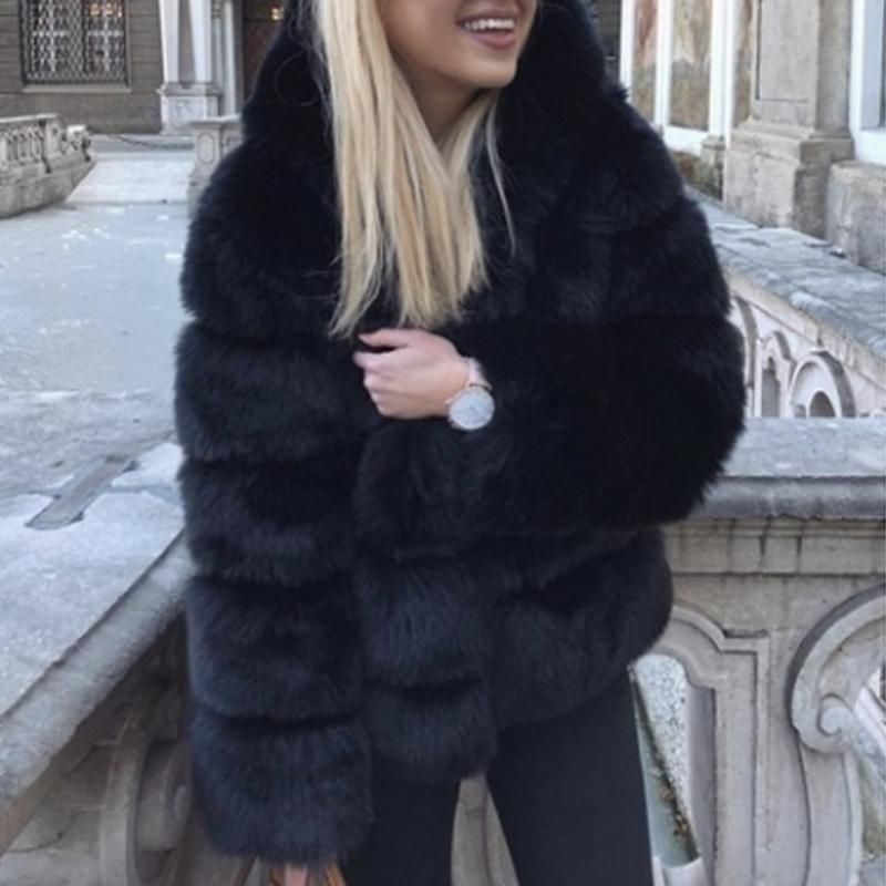 Short faux fur jacket with a collar Short faux fur jacket with a collar