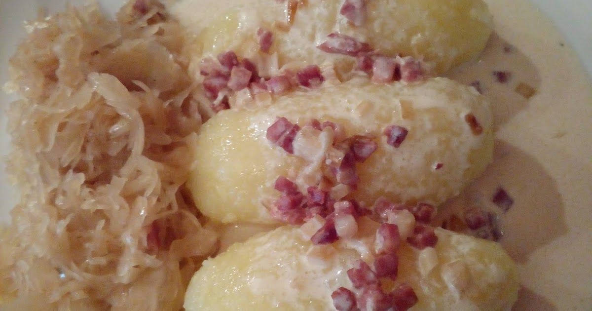 Hoorische Kartoffelknodel Aus Gekochten Und Rohen Kartoffeln Man Nennt Sie Im Saarland Auch Grumbeer Spatze Grompere Stippchi Rezepte Sauerkraut Knodel