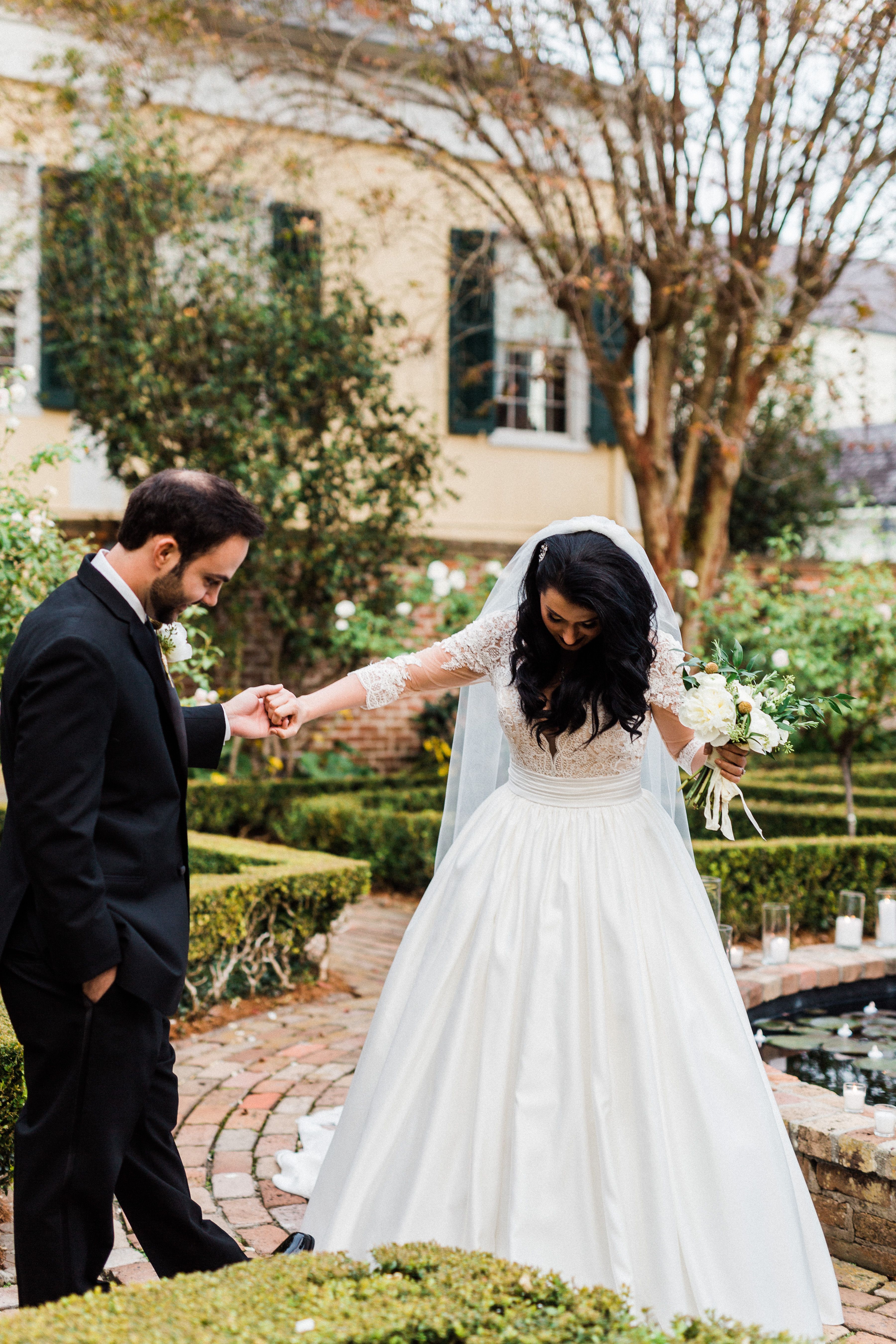 New Orleans wedding at Beauregard-Keyes House. Maile Lani Photography