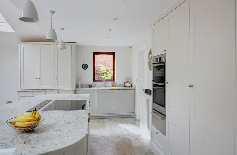 Existing Obsessions 8 Heavenly Kitchens With White Granite Countertops White Granite Countertops White Granite Bathroom White Granite Countertops Kitchen