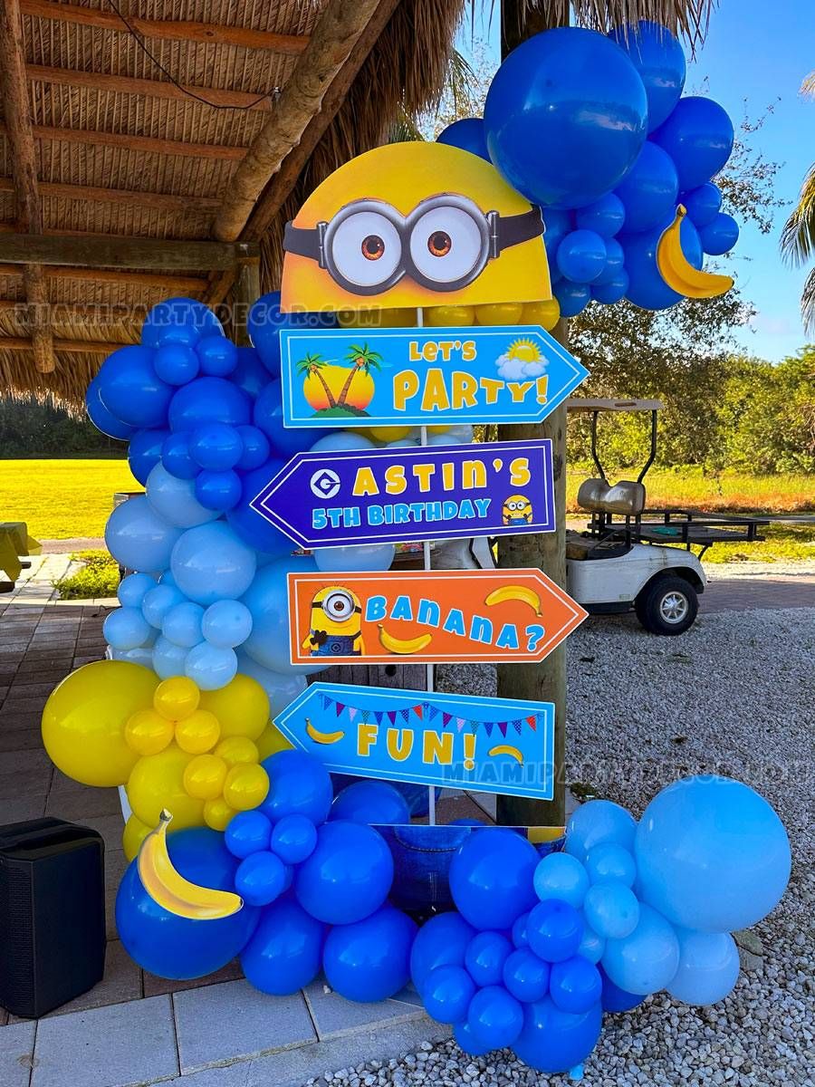 Joyful Minion Decoration Stand