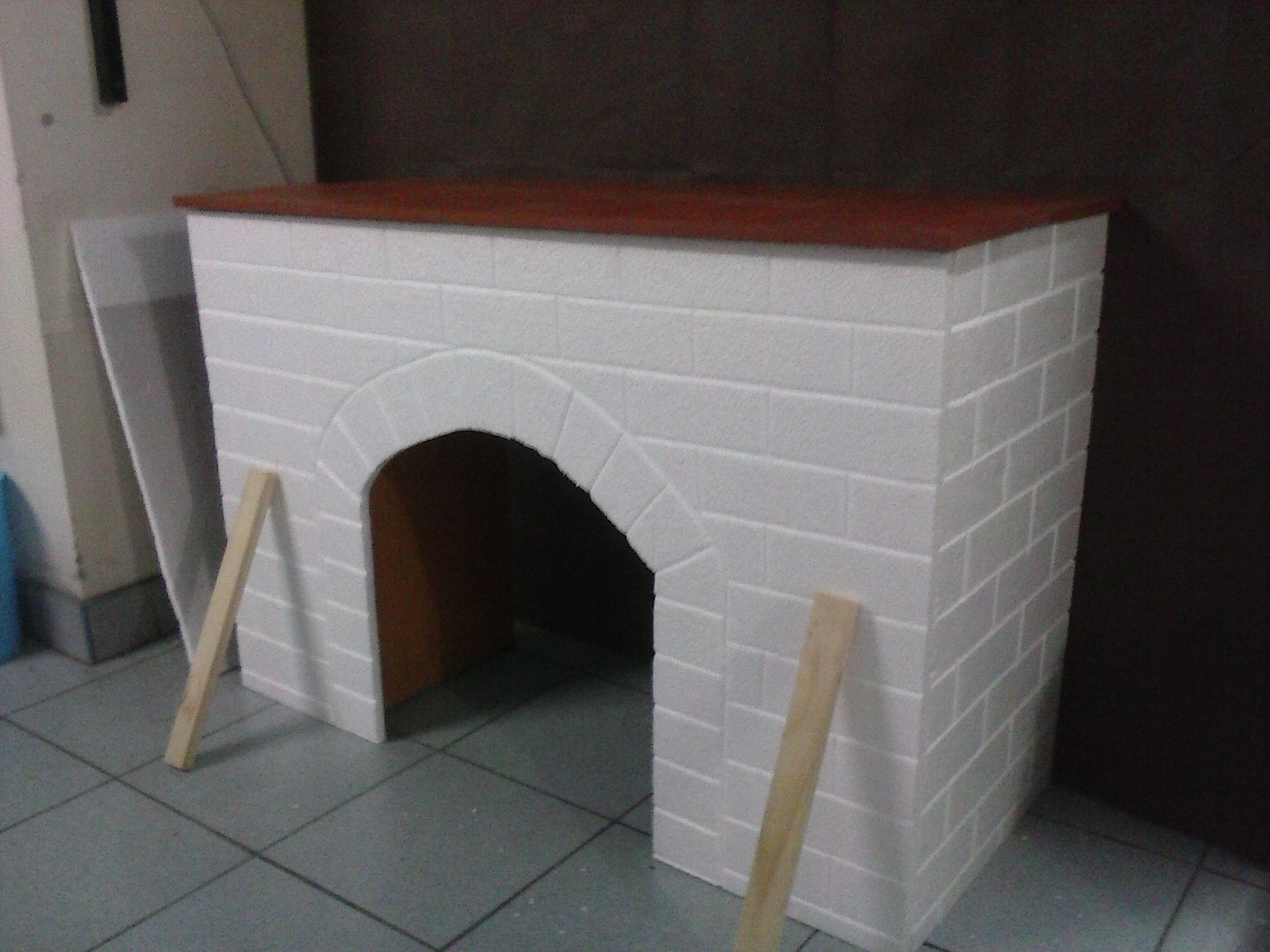 Realizando Una Chimenea Todo Con Telgopor Chimeneas Chimenea De Cartón Como Hacer Chimeneas Navideñas
