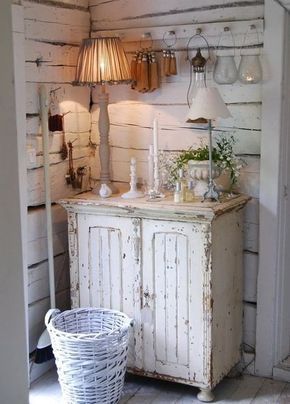 Love this charming corner of vintage decor! Cottage Décor, Shabby ... Love this charming corner of vintage decor! Cottage Décor, Shabby ...