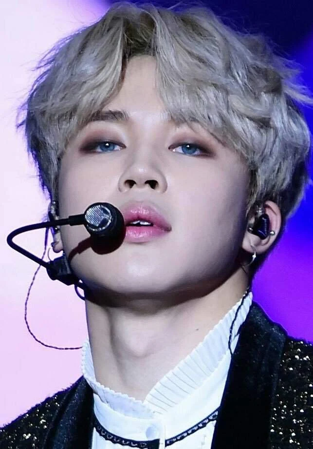 These Male K Pop Idols Aren T Afraid To Rock A Little Extra Blush Eye Shadow Or Lipstick And We Are Living For Their Bts Makeup Pop Makeup Korean Eye Makeup