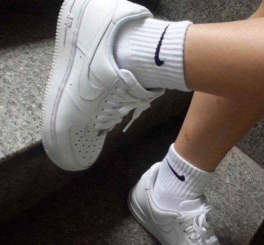 Lola Boudier Adli Kullanicinin 1010 Aesthetic Panosundaki Pin Nike Corap Sneaker Nike Ayakkabilar
