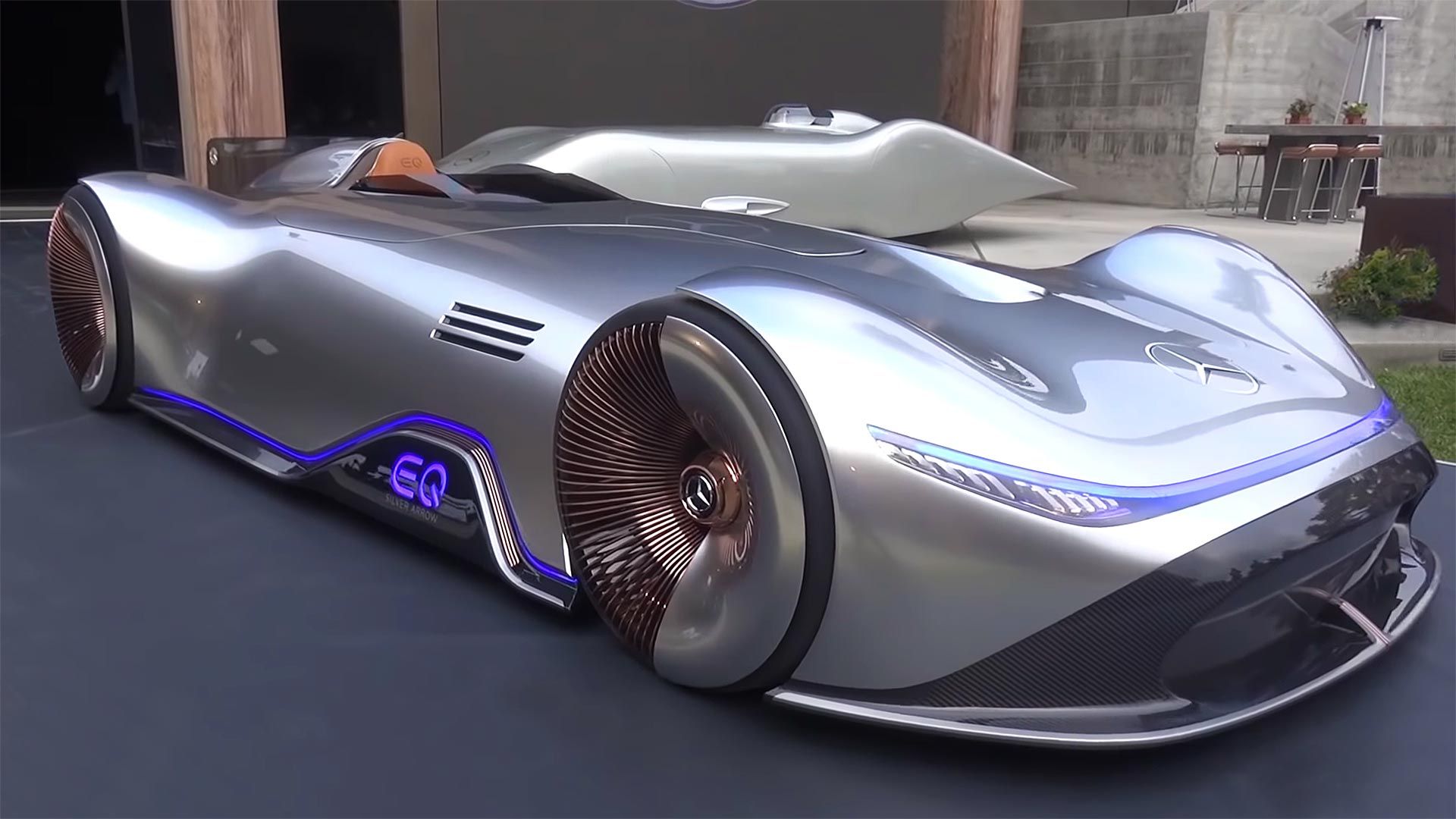 Mercedes Are Looking To The Future With The Vision Eq Silver Arrow Paying Tribute To Their Legendary Racing Cars This Futuristic Electric Hypercar Points