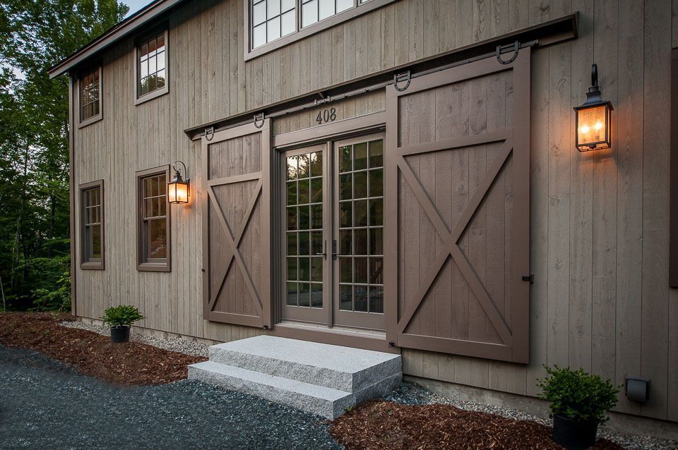 doors lakehouse grantham yankee scheune scheunentore marmora stuns se22 aussen schiebetür renovierung aussenbereiche häuser northpeak