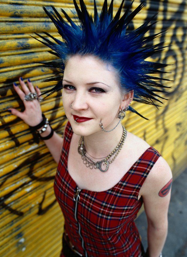 Spiked up hair, either black, green, or purple. Tribal Fusion, Bad Hair, Hair Day, Funky Hairstyles, Womens Hairstyles, Dark Black, Punk Mode, Moda Punk, Estilo Tribal