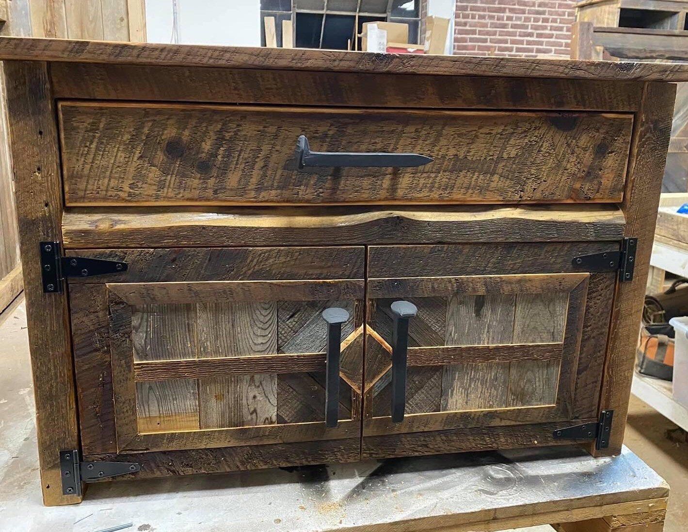 "Reclaimed Weathered Rustic Barnwood Bedroom Furniture Reclaimed Rustic Barnwood 1- Drawer, 2 Door Nightstand (Single Stand) Overall Measurements; 22\"H x 32\"W x 18\"D *Listing price is for One single individual nightstand each *Please contact us before purchasing if you have other Custom Order Inquiries not listed here* (Due to fluctuating pricing & logistics with shipping Size & Weight of Furniture when crated, we can not provide accurate shipping prices at the time of purchase throug Rustic Bedroom Furniture, Rustic Bedding, Wood Furniture, Furniture Ideas, Weathered Wood, Barn Wood, Reclaimed Wood, Barnwood Ideas, Diy Wooden Projects