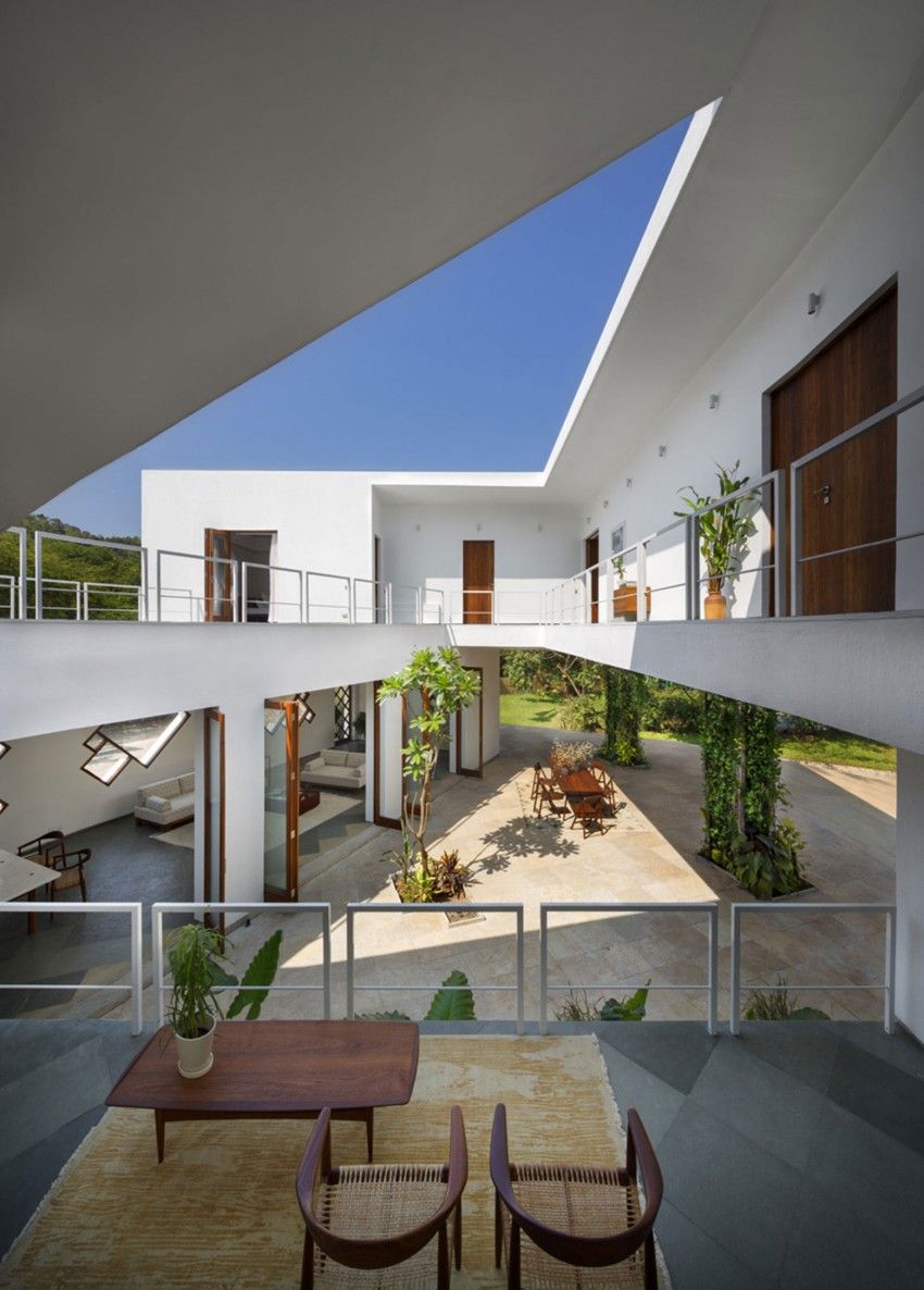 Courtyard Garden View Apartments Tomio Villas by NoteD Courtyard house, Architecture