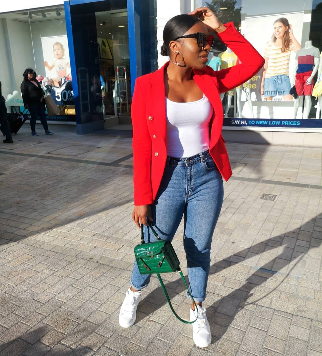 Como usar blazer vermelho: 50 looks PERFEITOS para você copiar Look Blazer, Black Girl Fashion, Aline, Women Wear, Ladies Wear, Ideias Fashion, Pants For Women, Summer Outfits, Chic