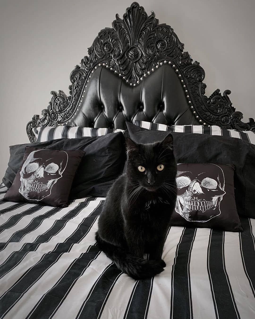 Goth Bedroom, Dream Bedroom, Bedroom Decor, Bedroom Ideas, Casa ...