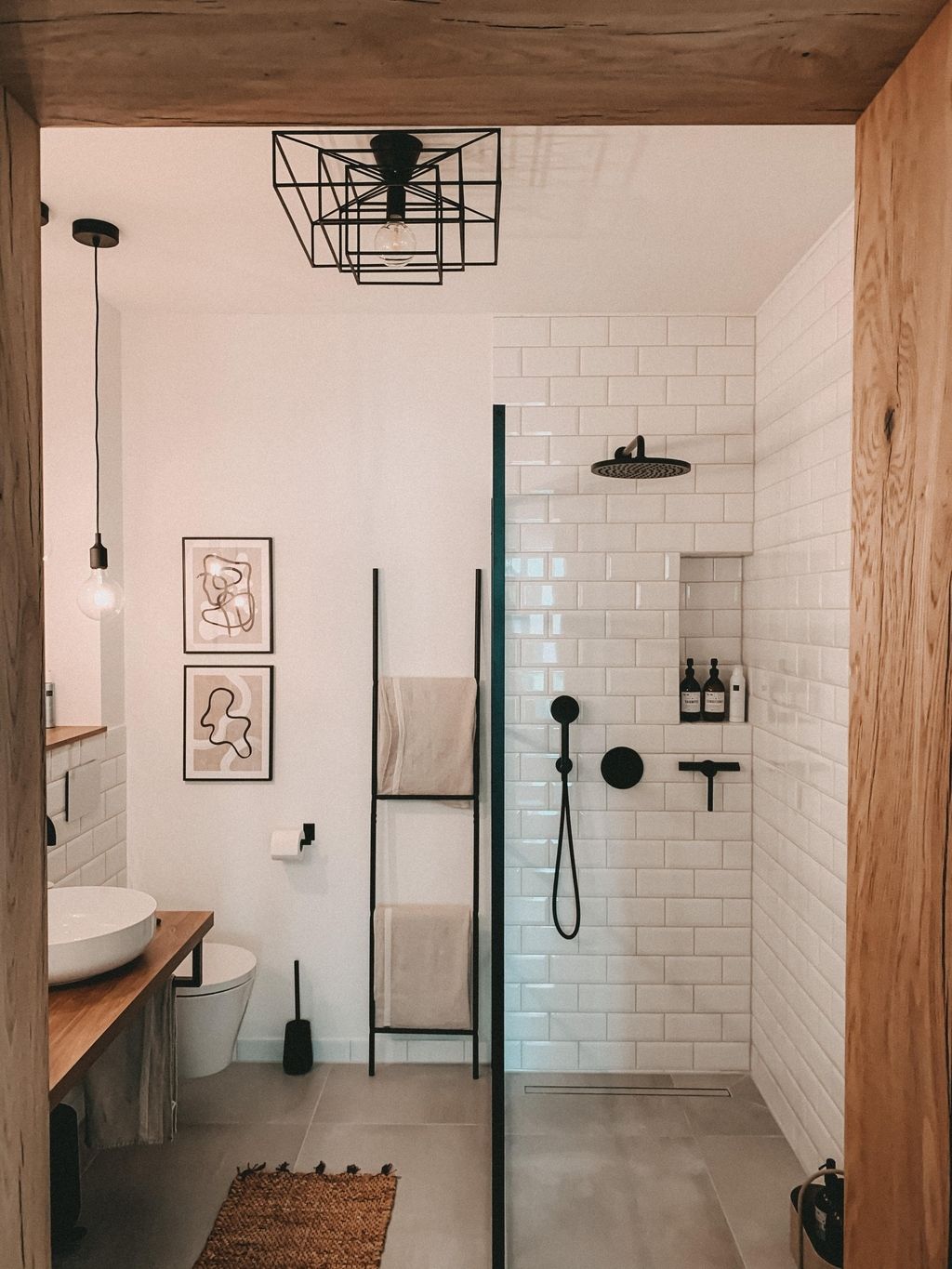 Hallo Couchstyle 👋🏼👀 bathroomideas subwaytiles ...