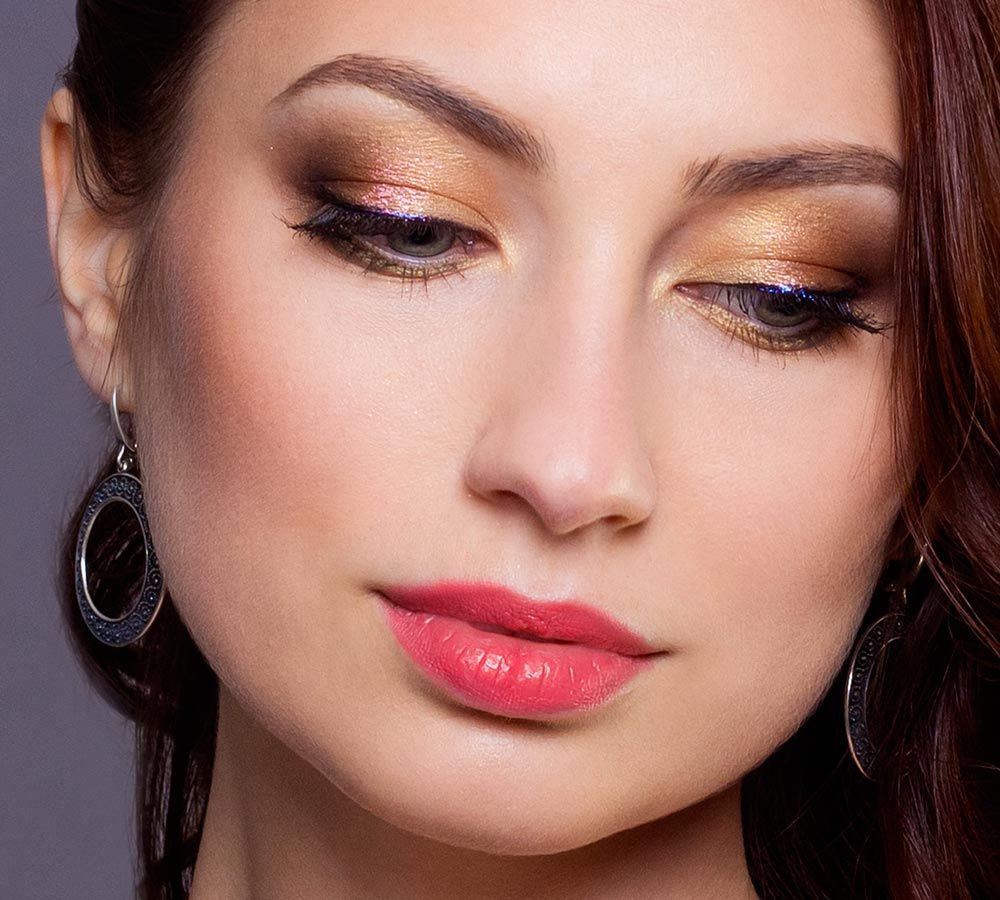 Wedding Makeup Looks: 65+ Ideas For Brides 2024 Guide Rose gold makeup, Gold mak
