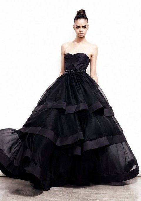 31 magníficos vestidos de novia negros para bodas diferentes