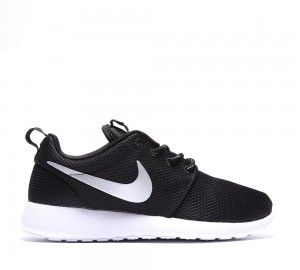 roshe run negras y blancas mujer