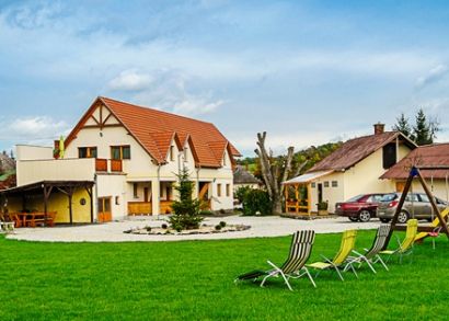 49.900 Ft helyett 24.900 Ft: Élvezd a vidék kényelmét és ízeit! 4 napos luxus country üdülés 2 főre a csodálatos Szilvásváradon! Pálinka- és borkóstoló, falusi vacsora, kedvezményes wellness! Red Day, Cabin, Country, House Styles, Outdoor Decor, Home Decor, Luxury, Decoration Home, Rural Area