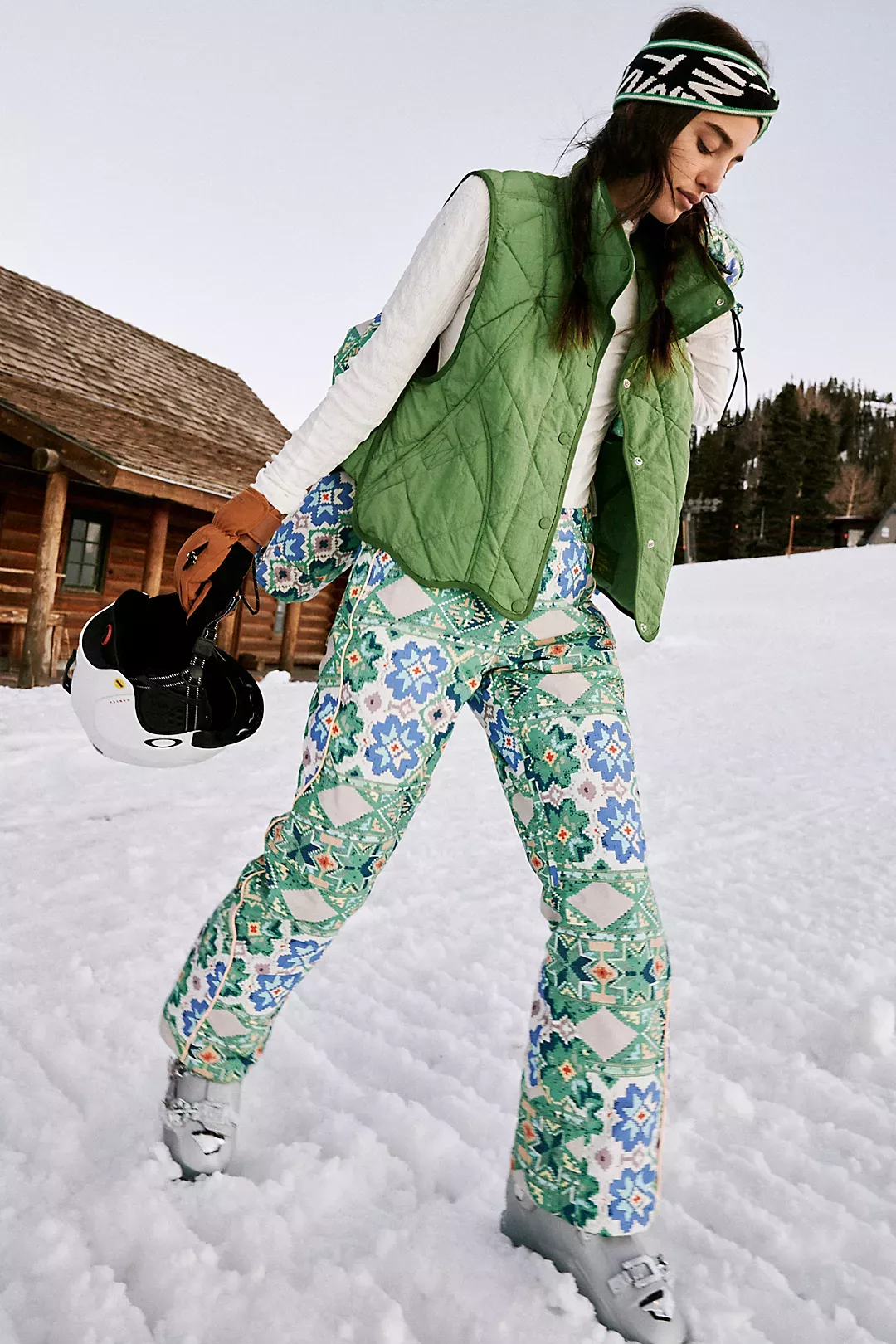 Bunny Slope Printed Ski Pants | Free People Skier, Women Ski, Ski Wear For Women, Snow Skiing Outfits For Women, Cute Snowboarding Outfits, Ski Suits For Women, Snowboarding Style, Winter Outfits, Cashmere Leggings