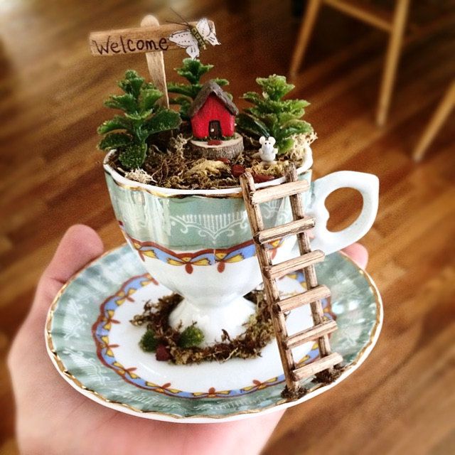 Aber erste Tee Teetrinker Themen Tee Tasse Garten alle Dinge | Etsy Fairy Teacup Garden, Teacup Gardens, Fairy Garden Crafts, Mini Fairy Garden, Fairy Garden Houses, Diy Fairy, Miniature Fairy Gardens, Christmas Fairy Garden, Fairies Garden