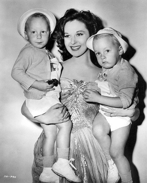 Silver Screen Oasis • View topic *CANDIDS* Susan hayward, Movie stars, Classic hollywood