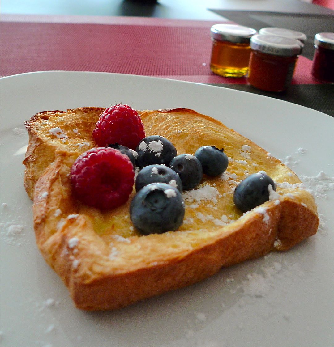 Orange crème brûlée french toasts Creme brulee french