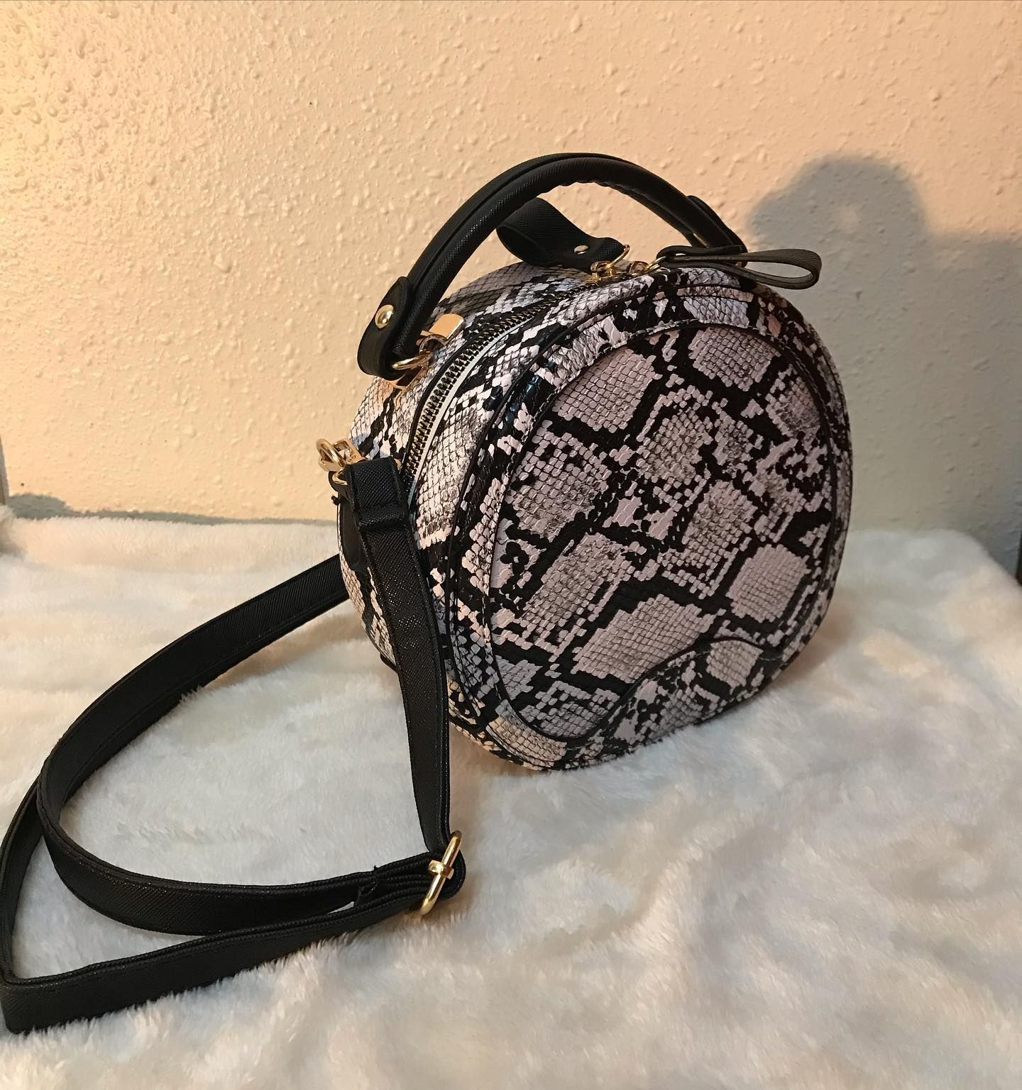 وفرت جديدة الشنطة دائري السعر ٨٠ ٢٩٠٩٥٨ اسود Fashion Backpack Bags Backpacks