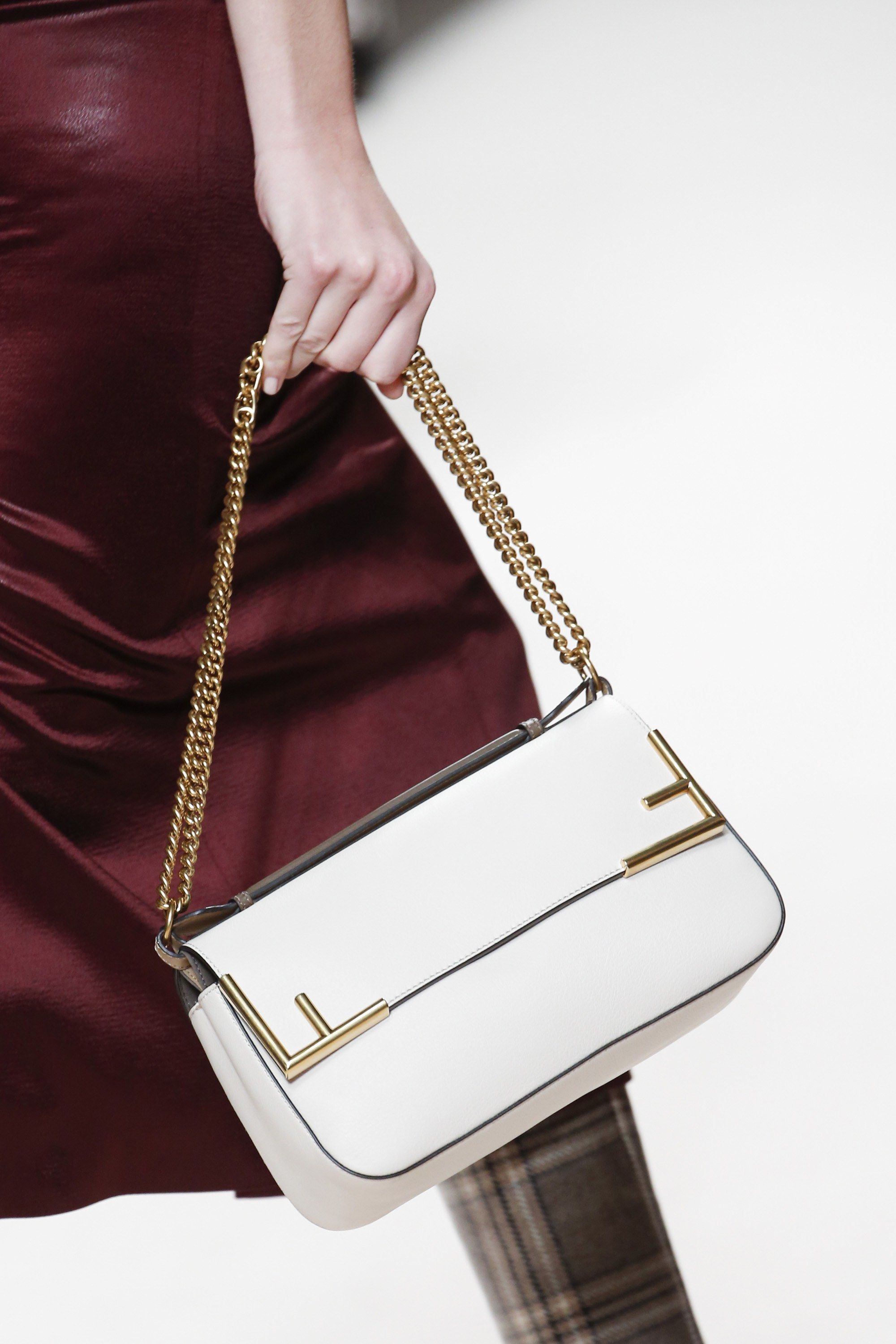 Fendi Çanta Modelleri İlkbahar Yaz Koleksiyonu Fendi Çanta Modelleri İlkbahar Yaz Koleksiyonu