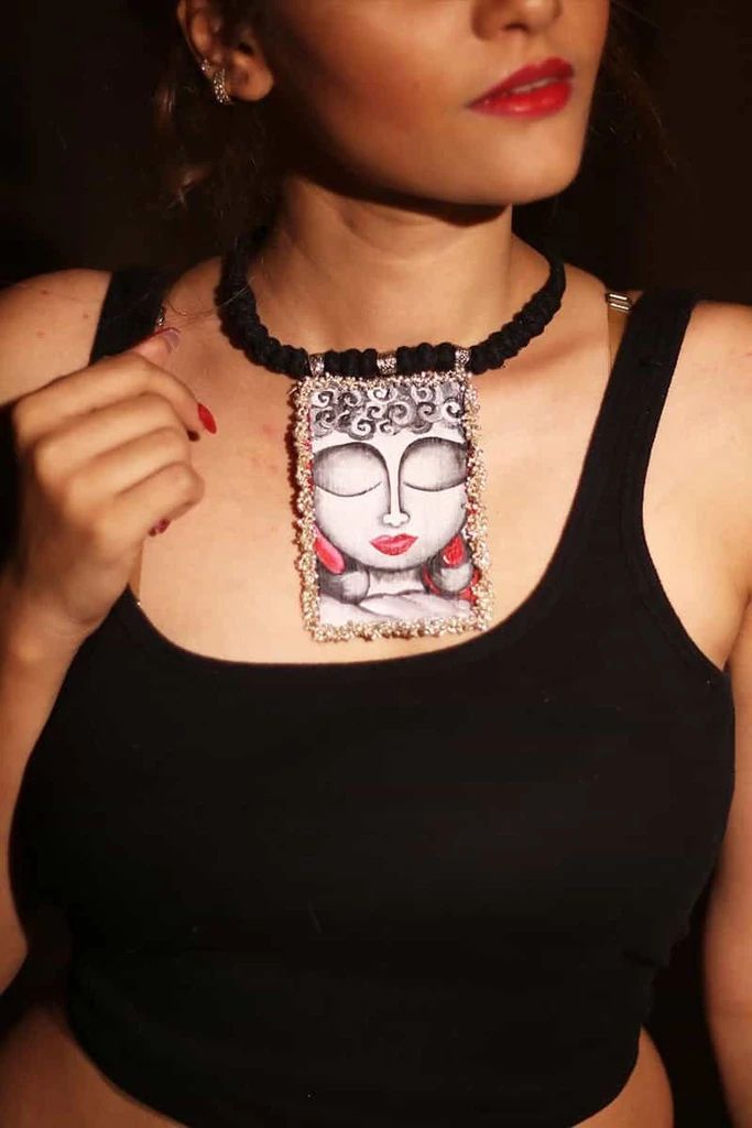 Want to buy online handmade necklace? Embrace modern art with this quirky neckline that features Lord Budhdha. This luxury handmade necklace will bring out the spiritual personality that you’ve been holding back for so long. Resonate a sense of peace and tranquility with this amazing neckline and delve into the spirit of the holy Buddha. This compelling jewellery piece will leave you mesmerized. #gonecase_store #ritual #traditionalart #seasonal #stockmarket #interiordesign #kerala #villagepeo Jewelry Art, Jewelry Pieces, Wedding Jewelry, Fine Jewelry, Fashion Jewelry, Jewelry Design, Jewellery, Handcrafted Necklace, Handmade Necklaces