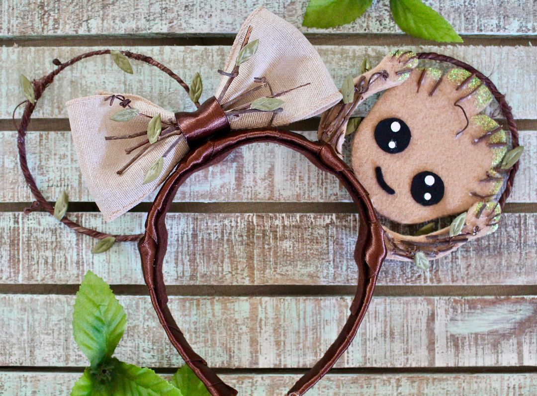 New style Groot ears!! Link in bio ☝ #disneybound #disneyland #disneyworld #disney #disneypics #customears #mickeyears #minnieears… Disney Diy, Diy Disney Ears, Disney Mickey Ears, Minnie Mouse Ears, Disney Crafts, Disney Trips, Micky Ears, Mickey Ears Diy, Disney Babies