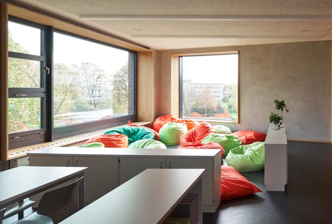 Reference district school St. Paulus in Hamburg - A2S-Einrichtungssysteme GmbH Concrete Building, Exposed Concrete, School Furniture, Indoor Playground, Learning Spaces, Ceiling Windows, White Space, Lounge Areas, Working Area