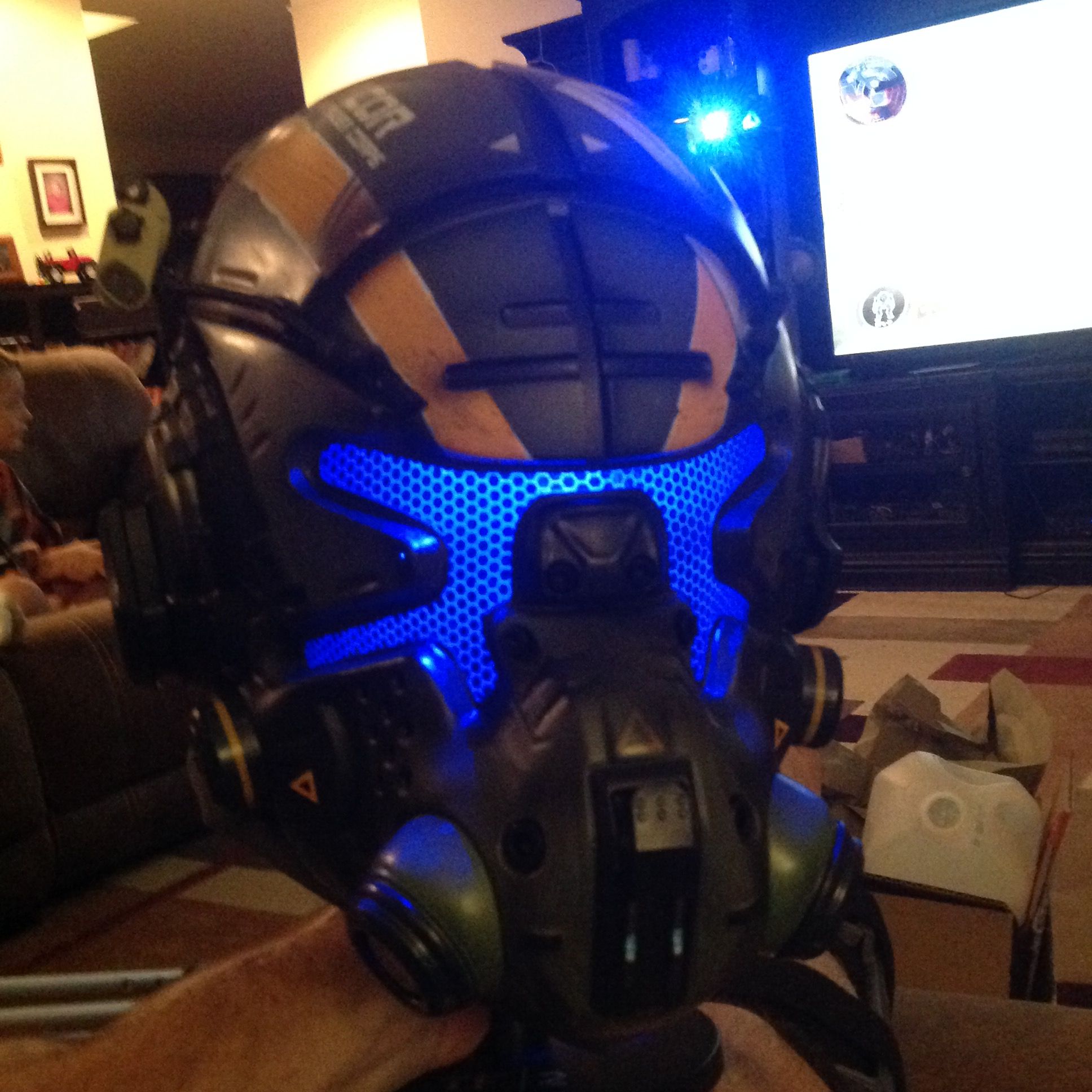 titanfall 2 vanguard pilot helmet helmet design master chief helmet design