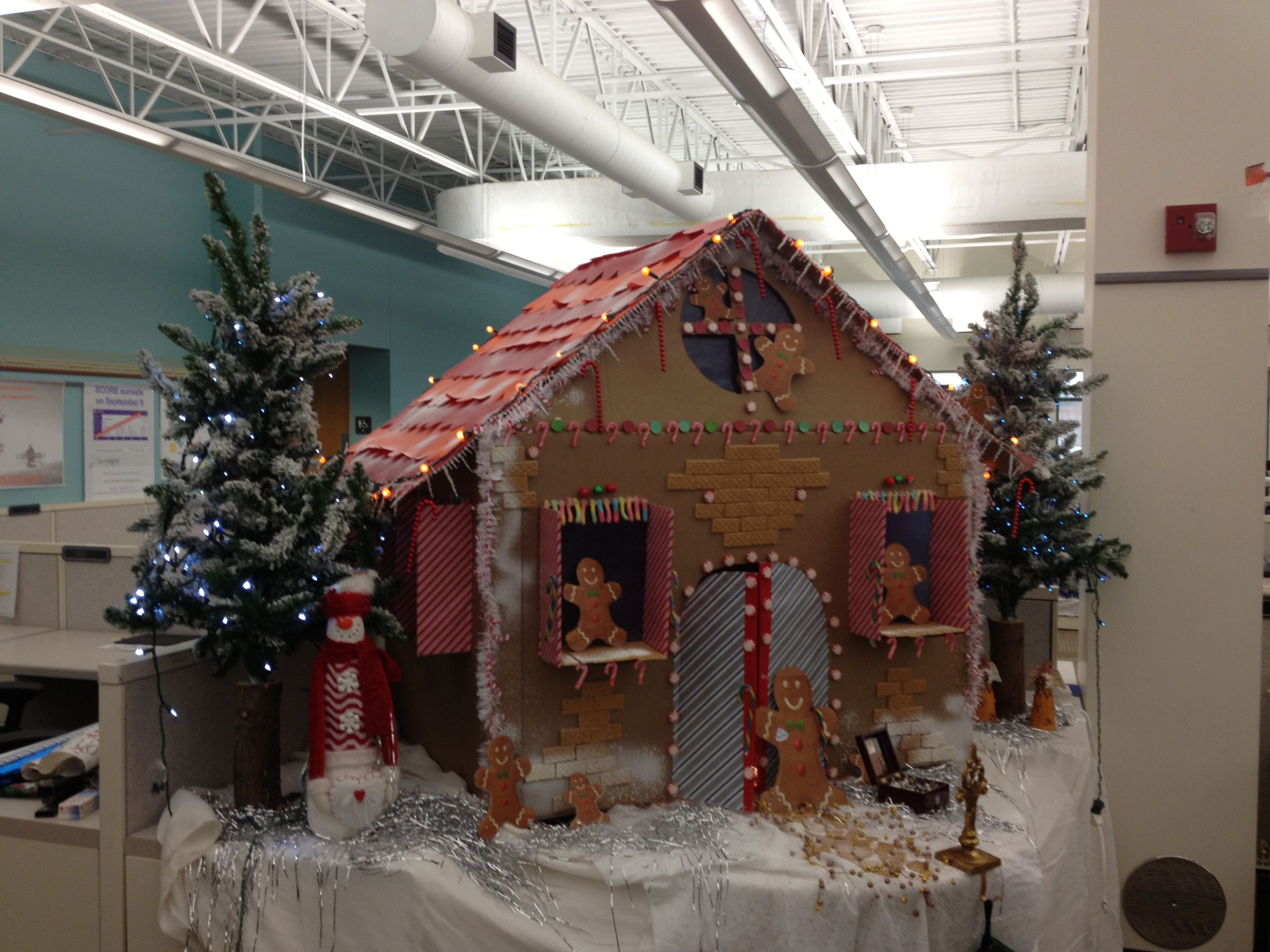 Holiday decorating contest at work | Office christmas ...