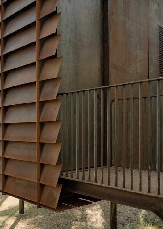 Sawmil Treehouse / Robbie Walker