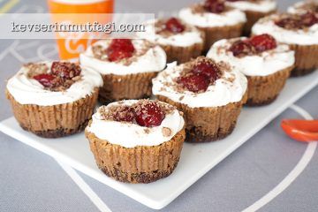 Browni Tabanlı Pişmeyen Cheesecake Browni Tabanlı Pişmeyen Cheesecake