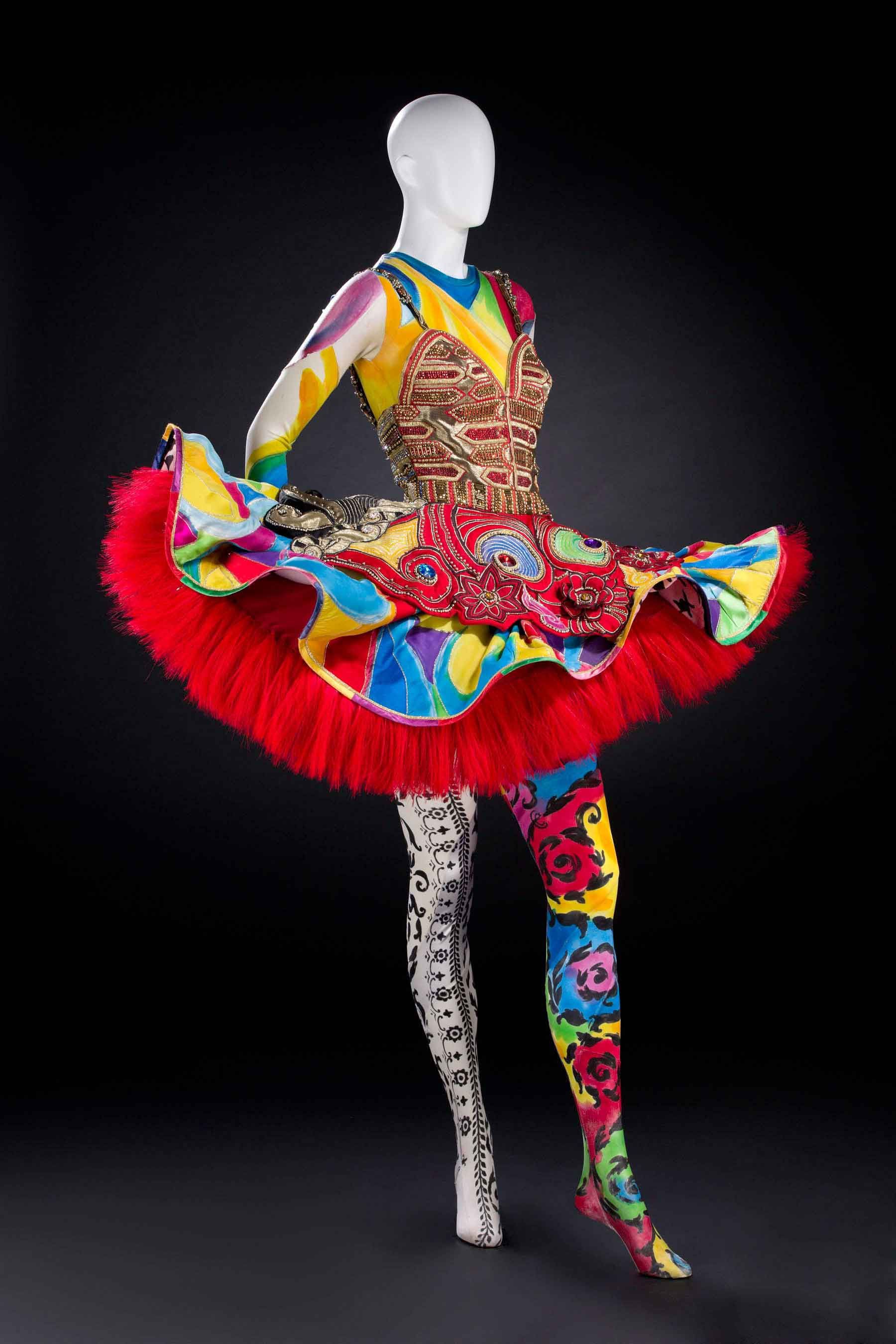 GIANNI VERSACE Teatro - Ballet costume / VERSACE TEATRO | Mode futuriste, Costume, Fringues