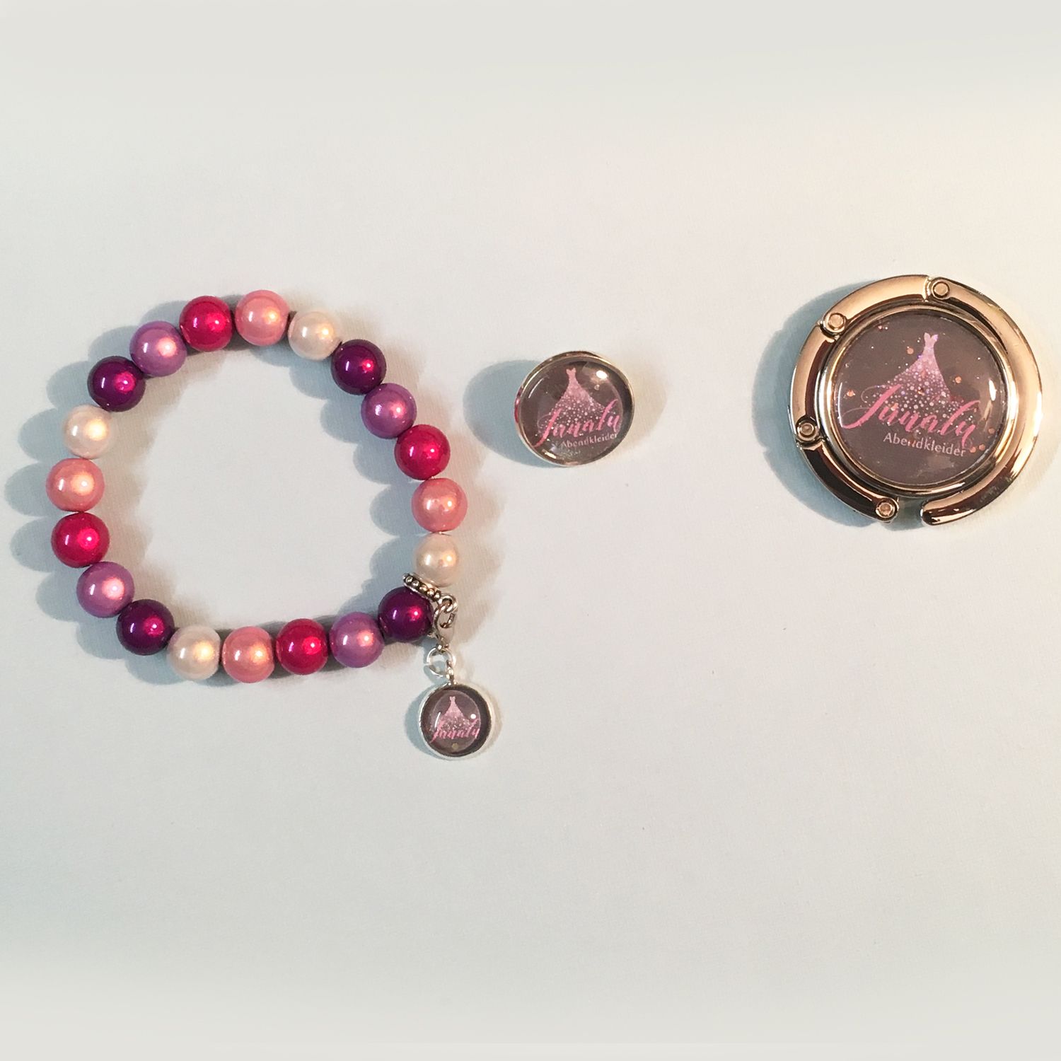 Heimatstyle® Referenzen | Design bei Sarah Fischer Beaded Bracelets, Jewelry, Design, Brooches, Silver, Jewlery, Jewerly, Pearl Bracelets, Schmuck