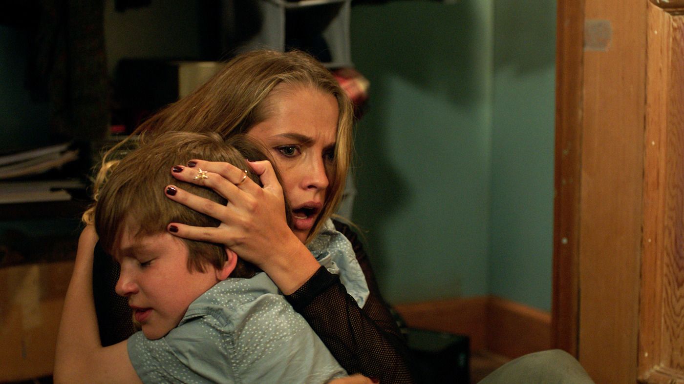 Lights Out (2016) - IMDb - vozeli.com