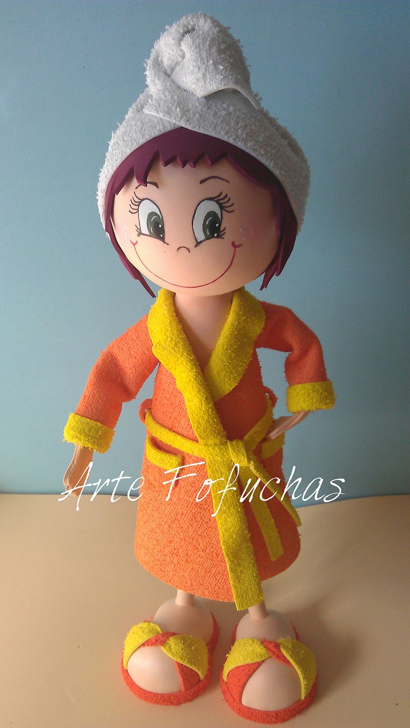 Sara tras el baño con albornoz y turbante | Manualidades, Buhos en goma eva, Muñecas hechas a mano